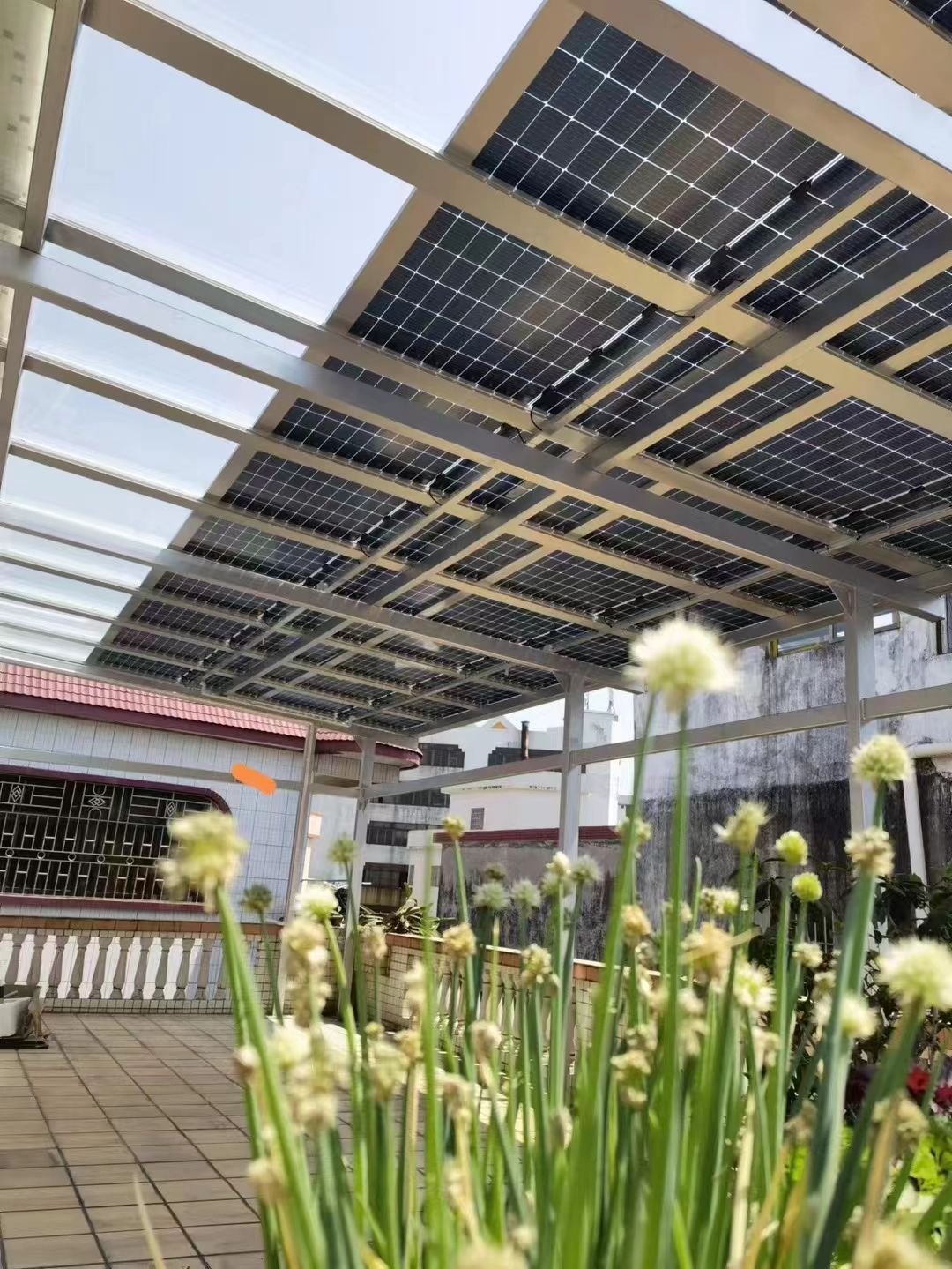 文昌别墅家用屋顶太阳能发电系统安装